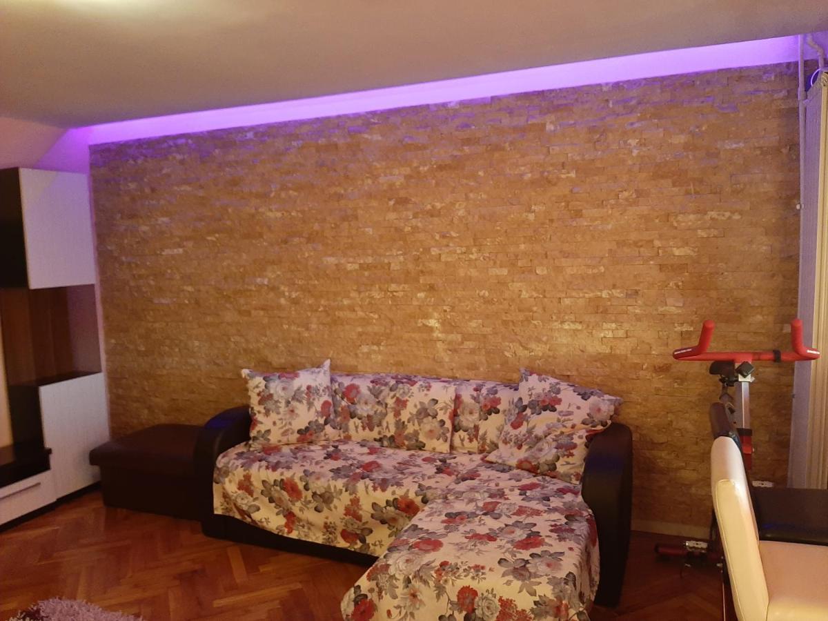 Eli Apartment Орадеа Екстериор снимка