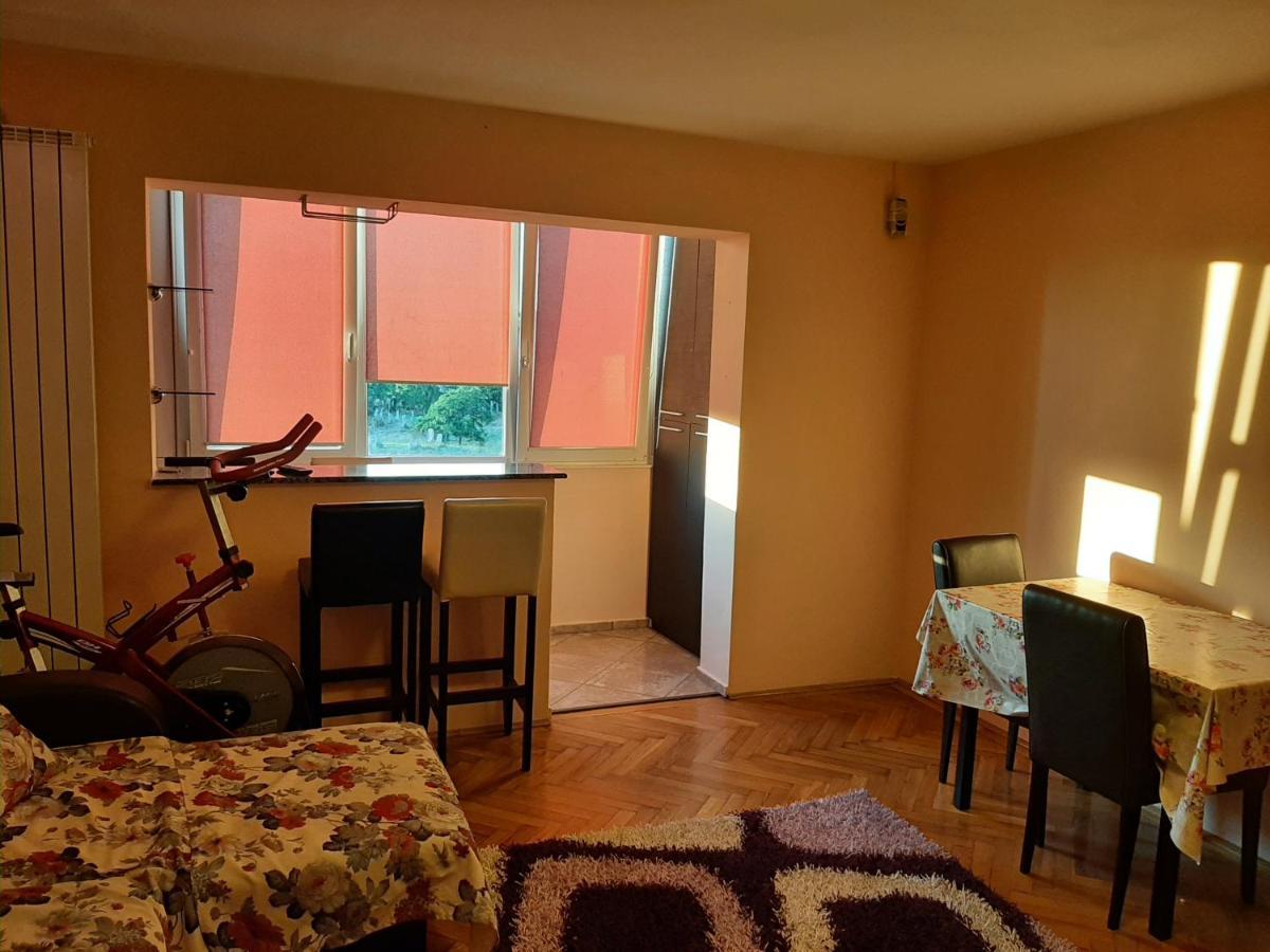 Eli Apartment Орадеа Екстериор снимка