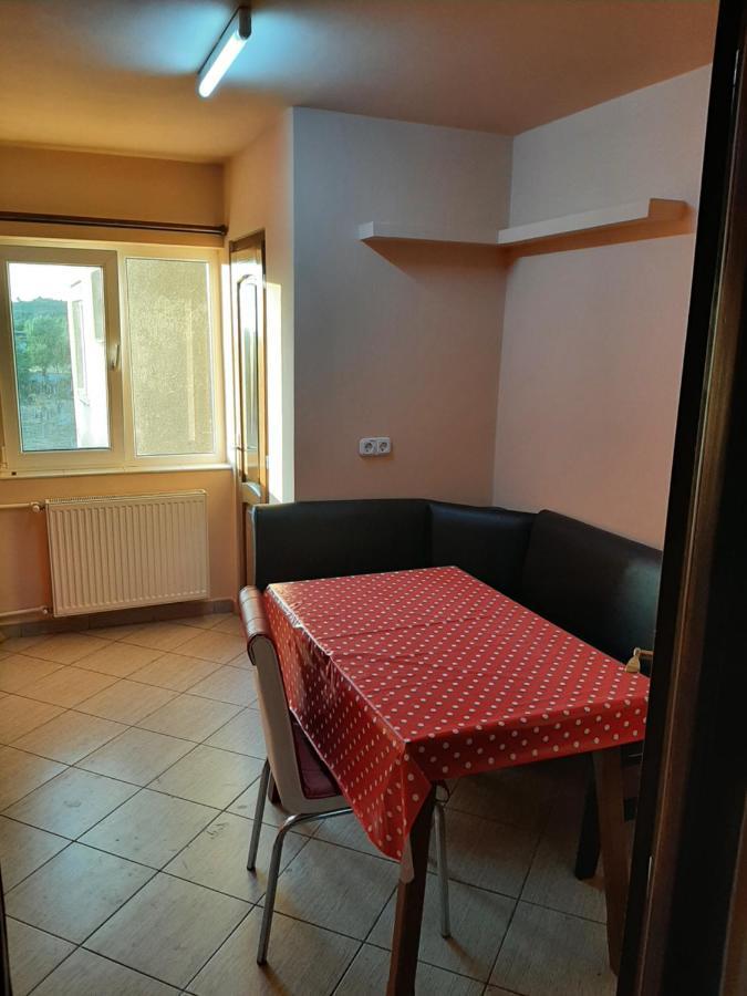 Eli Apartment Орадеа Екстериор снимка
