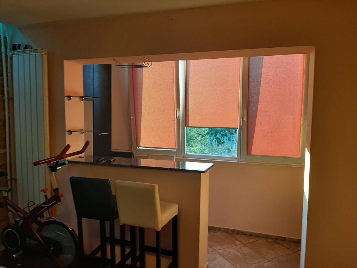 Eli Apartment Орадеа Екстериор снимка