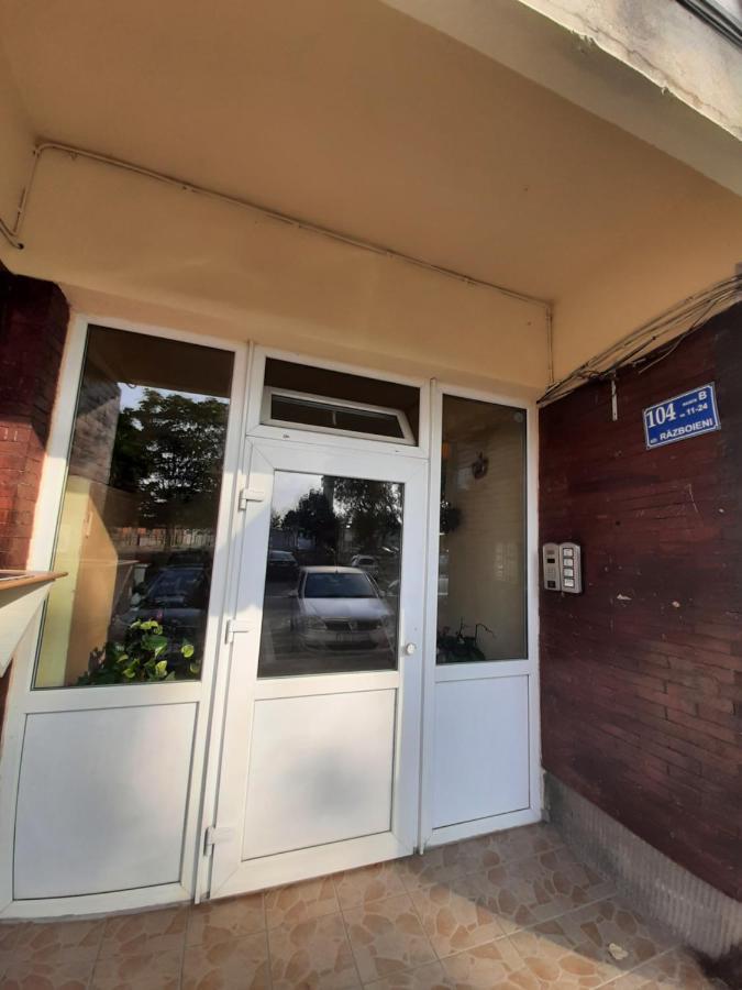 Eli Apartment Орадеа Екстериор снимка